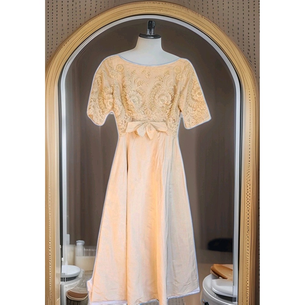 1950s Hess's Peau de Soie Gown XS •Embroidered Beaded Lace •Button‑Back •Tea